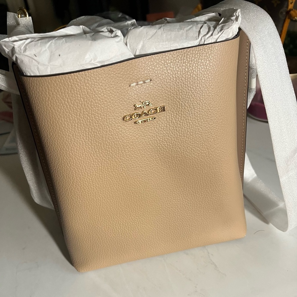 Still new with tags Mollie Bucket Bag 22 coach purse